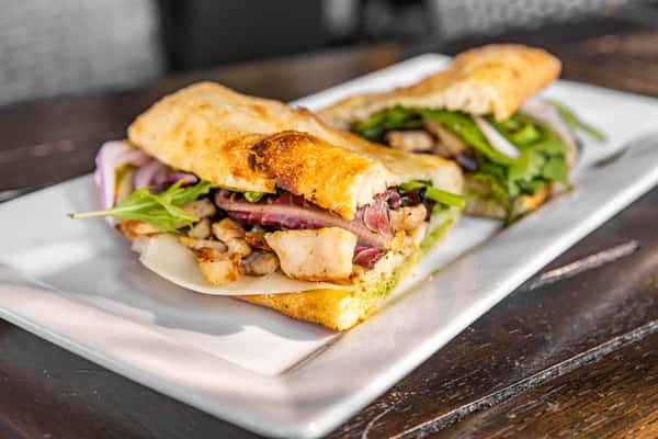 sandwich chicken pesto