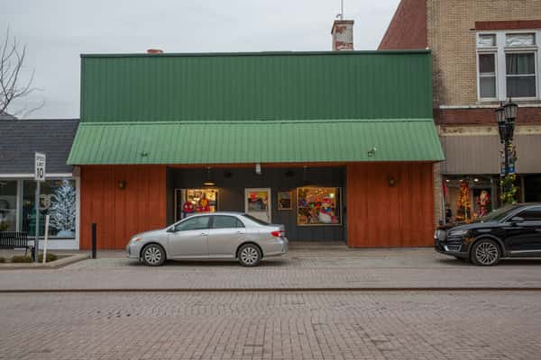 Exterior view of The Gaslight Pizza & Grill storefront in Huntingburg, Indiana