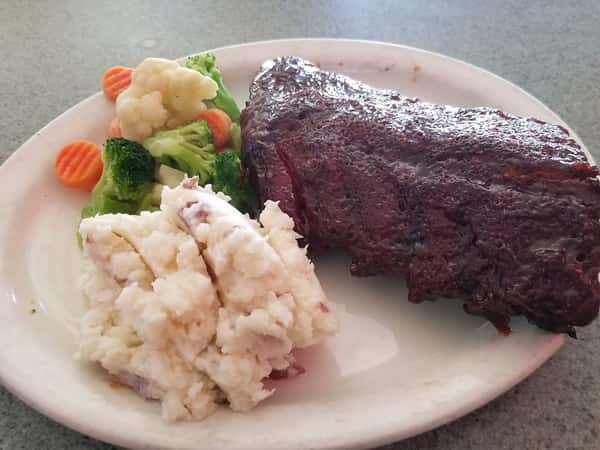 Ribs with a side of mashed potatoes and mixed vegetables