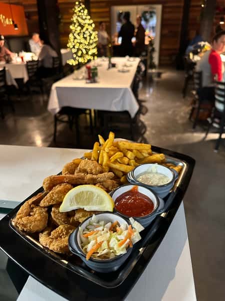 10 Fried Jumbo Shrimp and Chips