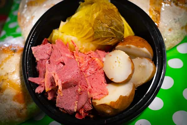 St Patricks Fresh Corned Beef, Cabbage & Boiled Potatoes - Individual Dinner