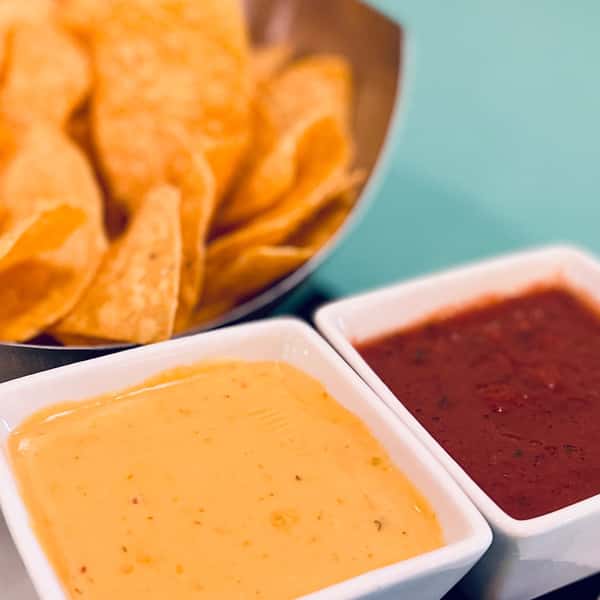 chips with cheese dip