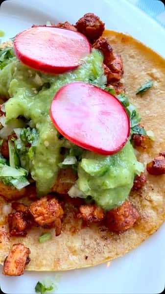 Have you tried our Al Pastor Chicken Tacos yet...we thought the lightly seasoned radishes with a dash of sea salt added some more love.
See you tonight!
#alpastor #alpastortacos #mexicanfood #burritos #sananselmorestaurants