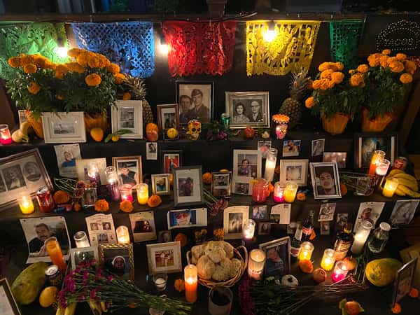 Día de los Muertos altar