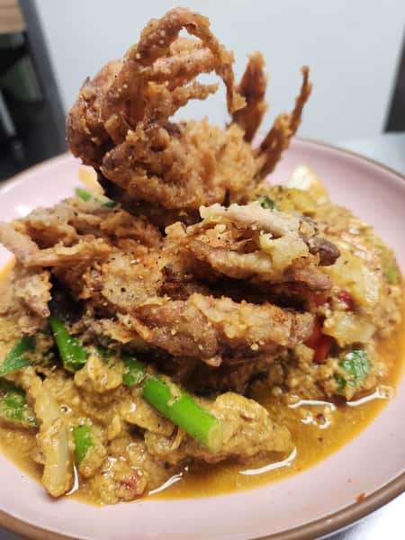 CF9. Golden Soft Shell Crabs with Pong Karee