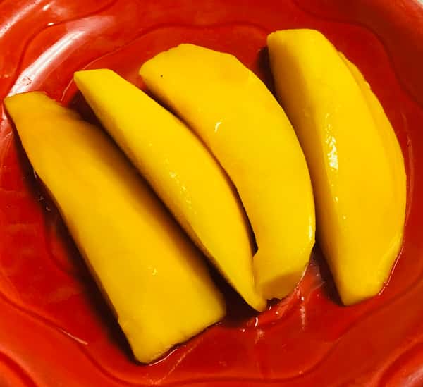 4 Slices of Mango