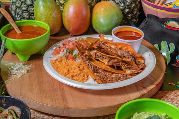 3 Quesobirrias Con Arroz Y Frijoles Y Bebida