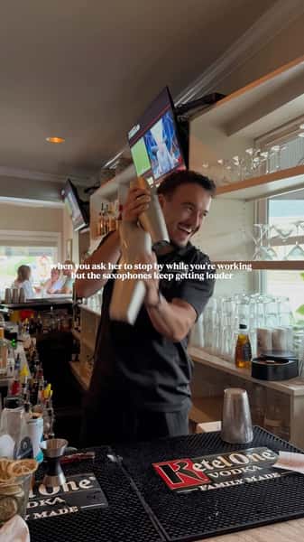 Stop by and visit our bartenders, they’ve got great personalities 🫶🏼