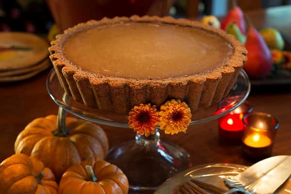 The Fall season brings us closer to the end of the year; we begin to reflect on beautiful memories shared with loved ones. How better to celebrate these fond recollections than by sharing a piece of pure love? Prepare for the holidays by bringing home Urth's Iconic Pumpkin Pie 🥧🎃

Our Classic Pumpkin Pie has been a Southern California staple since 1994! Using organic graham crackers, crumbled with melted butter house in an organic buttery crust that holds the freshest pumpkin purée, delicately blended with secret spices to create a rich, delicious, sumptuous deep-dish pumpkin pie your guests will look forward to year after year!

Our Victory Vegan Pie* is so light, delicate, and delicious that it is popular amongst vegans and non-vegans alike! Creamy, rich, and utterly delicious with no gluten**, eggs, or dairy! Don't be the last in line for this spectacular treat; begin planning accordingly by pre-ordering with the Urth App and/or Urth Caffé Website.

**We cannot guarantee that our vegan items have not been prepared with non-vegan items.

#urthcaffe #pumpkinpie #pumpkineverything #vegan #holidayseason