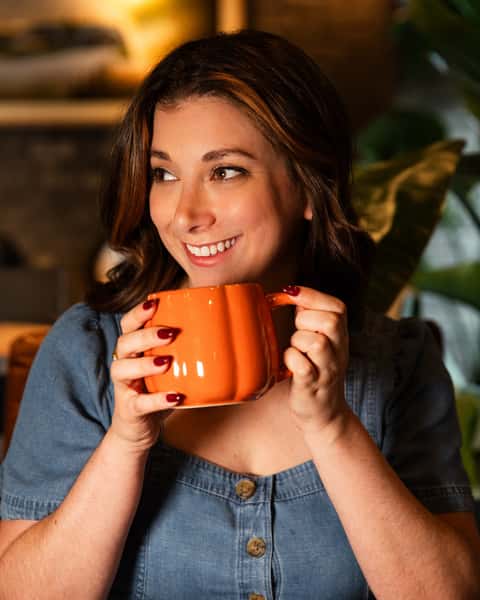That feeling when you know Fall Drinks are almost here 🍁 From pumpkin spice to caramel delights, get ready to Fall in love! ♥️ Set your calendars to September 3rd & let the countdown begin.
__________
Sip, Save, Repeat: get rewarded for your spending 🤩 CF App Download link in bio📱 Now offering IN-APP DELIVERY 🚘
We offer free wifi 🛜 & free alternative milks🥛, serve on china ☕️, & use sustainable takeaway packaging 🌱
Open Mon-Fri 6-7 & Sat-Sun 7-7 in Katy and Bellaire📍Store locator & menu detail 🔗 in bio.