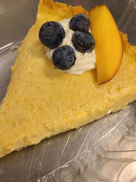 fruit tart with blueberries and peach slice