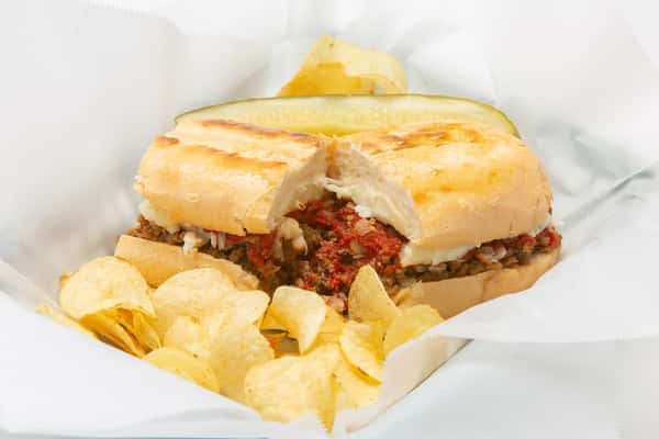 sandwich with chips