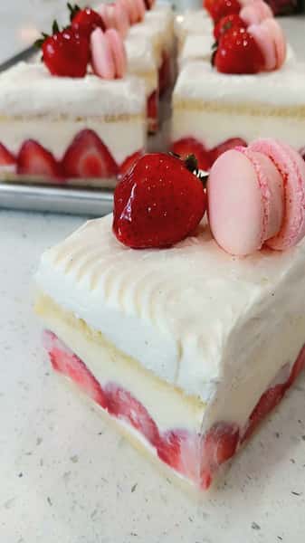 Strawberry Fraiser Cake