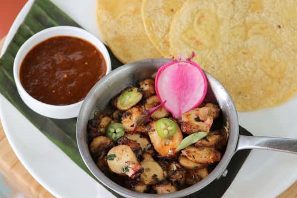 Pulpo al Carbon