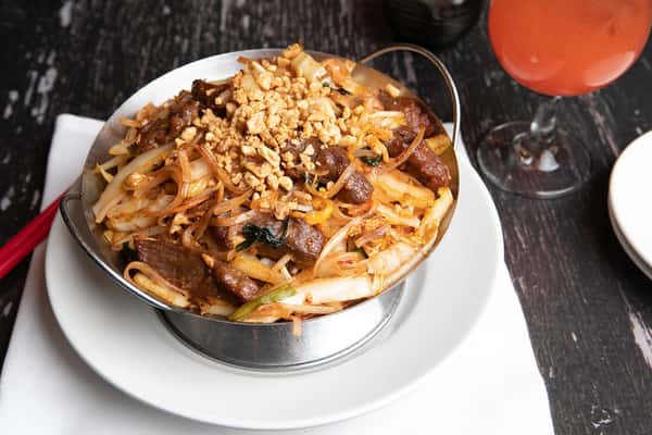 pad thai with beef