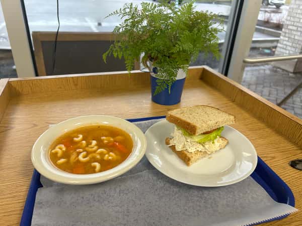 1\2 Sandwich w\ Soup Special