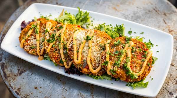 crab-cakes-salad