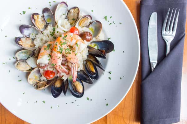 Spaghetti ai Frutti di Mare - Spaghetti with fresh seafood, white wine and cherry tomatoes
