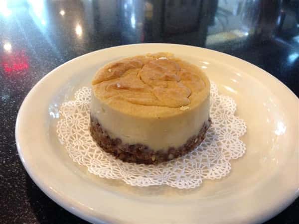 small round cheesecake
