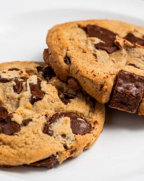 🍪 Fresh-baked chocolate chip cookies that hit different after a good meal 😍

Comment "COOKIE" if you'd grab one and come dine in tonight!

#ChocolateChipCookies #BatonRougeDessert #PastimeSweets