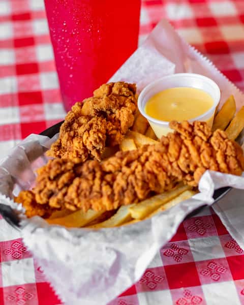 Golden, crispy, and made for the little ones 🐥🍗

Bring the whole crew in for dinner. Dine in today!

From family dinners to life's biggest celebrations, we're here for every moment.

#KidsMenu #PastimeBatonRouge #FamilyDinner
