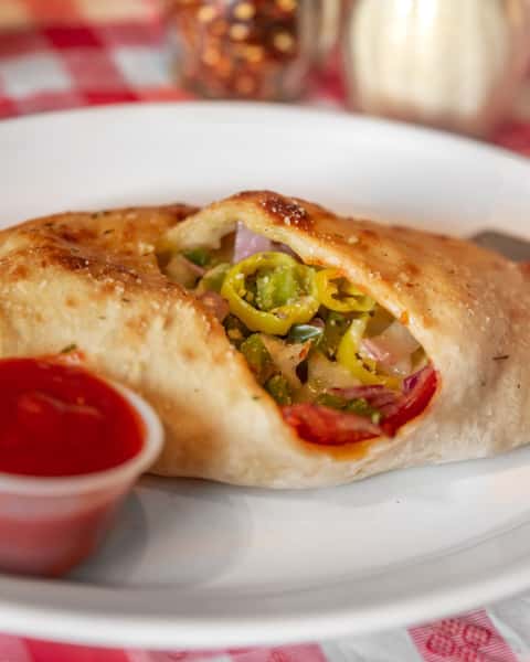 Warm bread, gooey center, Old World style with Southern charm. 🇮🇹🍴 Try a calzone this week!
Order online, pick-up, or delivery.

#MangiaCalzone #BatonRougeEats #PocketFullOfYum