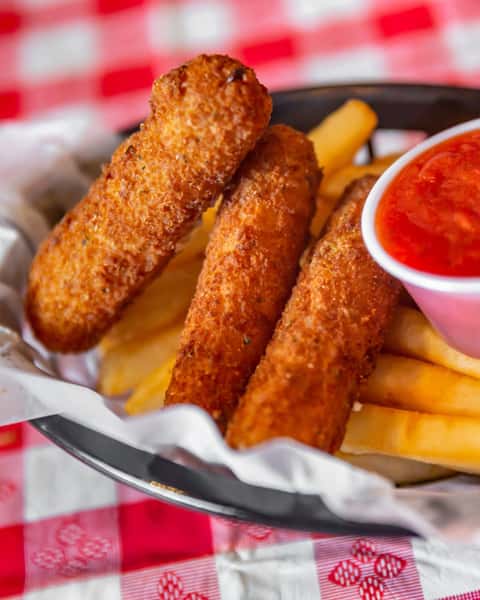 Little hands, big smiles that's what motz sticks do 🧡🧒

Bring the kids and let them pick their favorite 🍽️😄

#KidsMenu #PastimeRestaurant #BatonRougeFamily