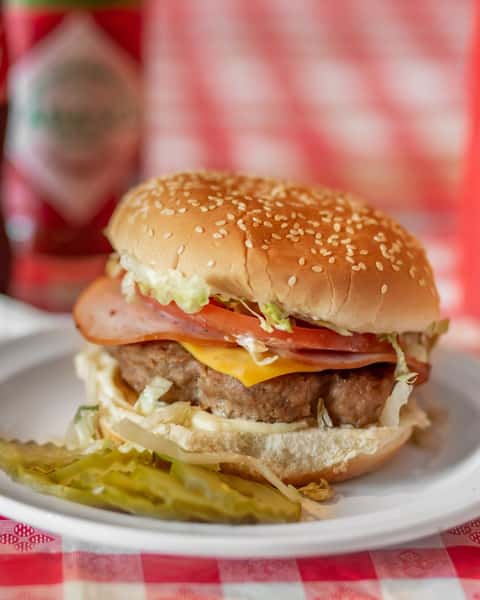 🍔 A burger that means business! no shortcuts, no apologies 💪

Built right, stacked properly, and waiting for you at 252 South Blvd. 📍😄

Drop a 🍔 in the comments if this is calling your name and come pick it up today!

#BurgerInBR #BatonRougeEats #PastimeBurger