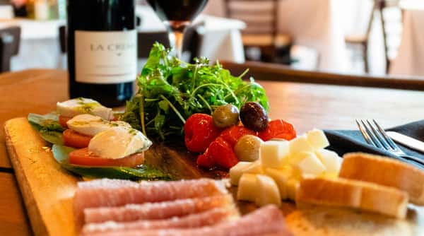 charcuterie-board_