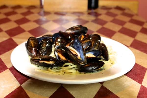 linguni with mussels