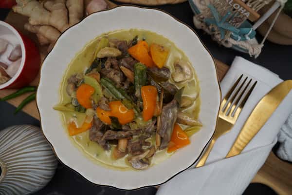 Green curry beef