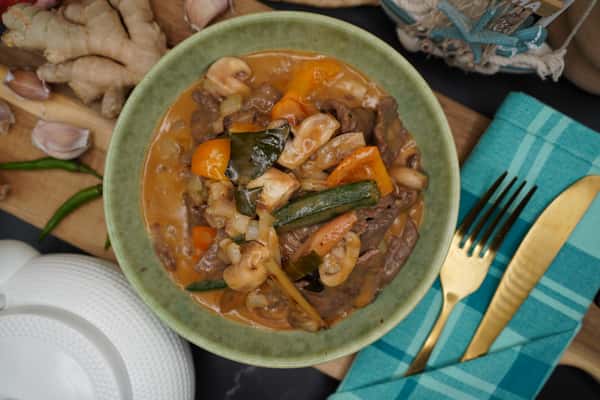 Red curry beef