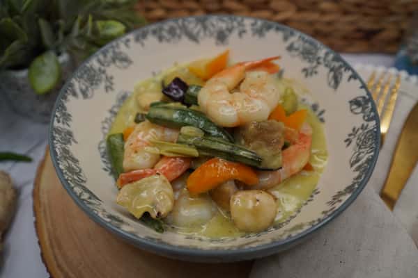 Green curry tiger prawn