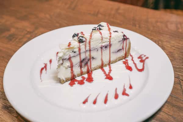 Creamy and delicious blueberry cheesecake