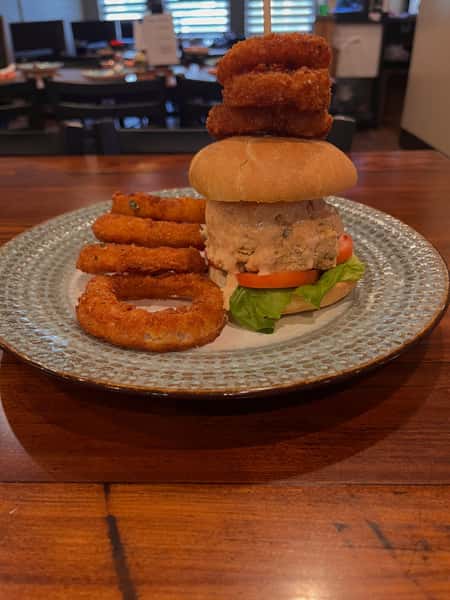 Sunday Special ✨
Pulled chicken sandwich with a creamy garlic buffalo sauce, lettuce, roma tomatoes & chipotle mayo served w/duck fat onion rings. Sandwiches served chilled or warmed $14.95