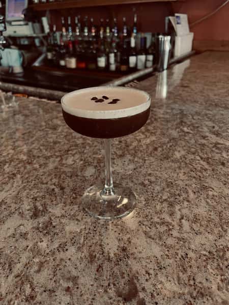SALTED CARAMEL ESPRESSO MARTINI ☕️
Grind Coffee Liqueur, Salted Caramel, Dark Crème de Cacao, New Amsterdam Vodka, Shaken w/ Iced Coffee served with or without Irish Cream