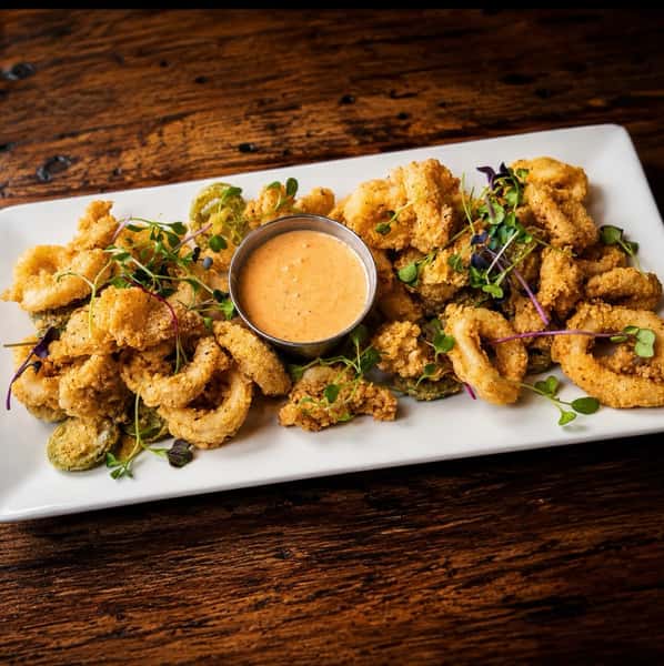 Fried Calamari
Buttermilk soaked & crispy fried w/ pickled jalapenos & roja dipping sauce