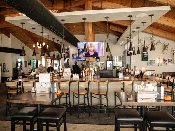 Wanaki Golf Club bar and lounge