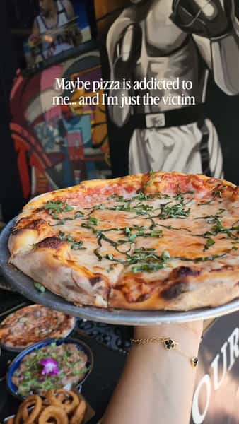 At this point, I’m not even chasing pizza… it keeps finding me. 😭🍕 And honestly, I’ve stopped resisting.

#OverUnderPublicHouse #PizzaLovers #BurbankEats #LAEats #FoodieLA