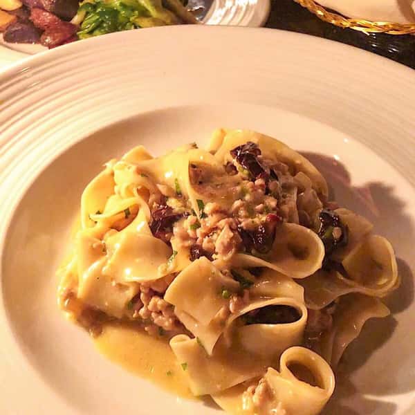 Pappardelle con Ragu' Di Coniglio Prugne E Porcini