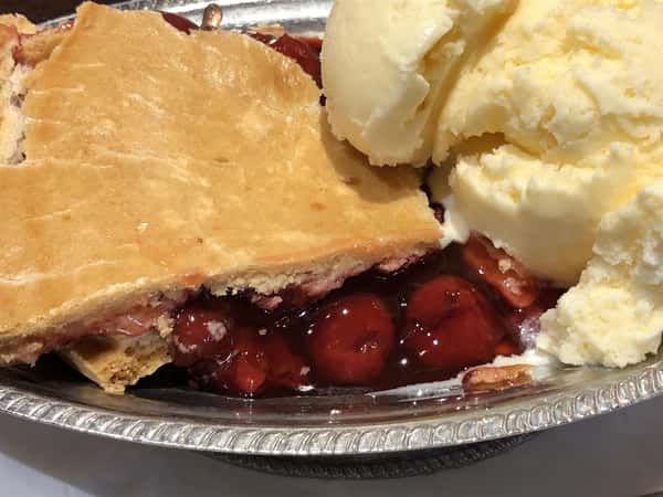 Cherry Pie with vanilla icecream