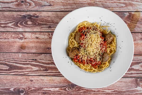 spaghetti bolognese with meatballs