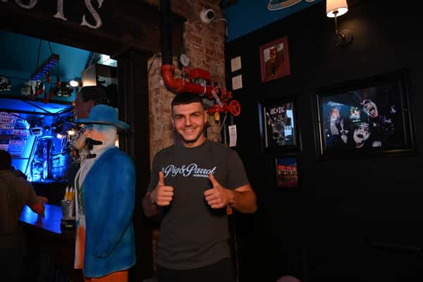 thumbs up male