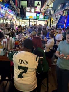 bar full of people