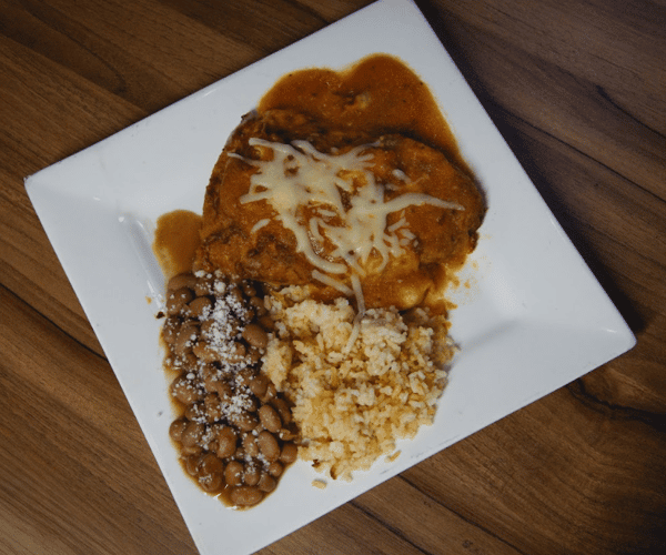 Chiles Rellenos - (Arroz/Frijoles-4 tortillas)