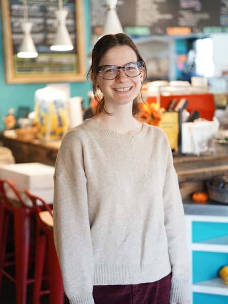 We're celebrating Abigail Buster's time with us at the manager of NYAJ's Midtown location 💛🫶
For the 2 years that Abi was with NYAJ, she led with love for her midtown crew. She supported each one of her employees to be the best that they could be, creating accessibility aids from change counting charts to custom step stools. Abi truly created an encouraging atmosphere for her crew to grow in their job skills and as a team. She was a passionate, supportive, and humble leader.
We're going to miss her lots, but we're so proud to see her become a Pre-K Deaf Education teacher! If you'd like to wish her well, she has her classroom wishlist linked in her bio @abbi.bo.babbi.buster 😊
Thanks for being a friend, Abi