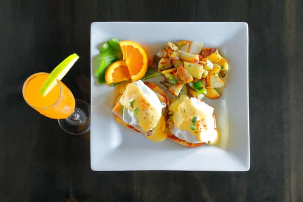 egg benedict & potatoes