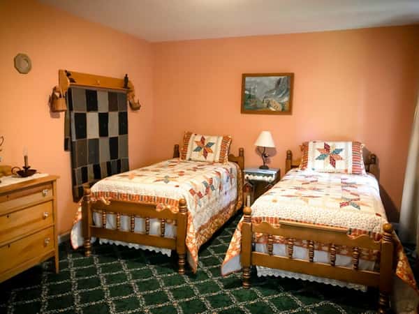 Twin Rooms at the Cliff View Inn