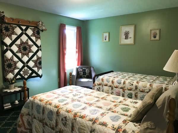 Twin bedroom