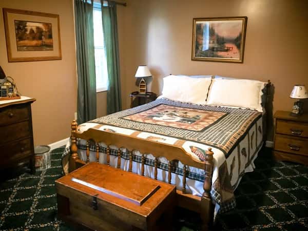 Queen size bedroom